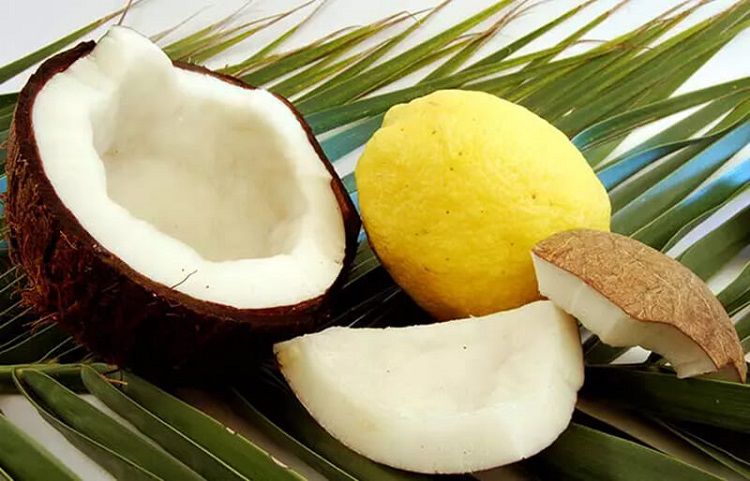 Dùng dầu dừa và nước cốt chanh là một trong những cách giữ tóc thẳng tự nhiên hiệu quả nhất Dùng dầu dừa và nước cốt chanh là một trong những cách giữ tóc thẳng tự nhiên hiệu quả nhất