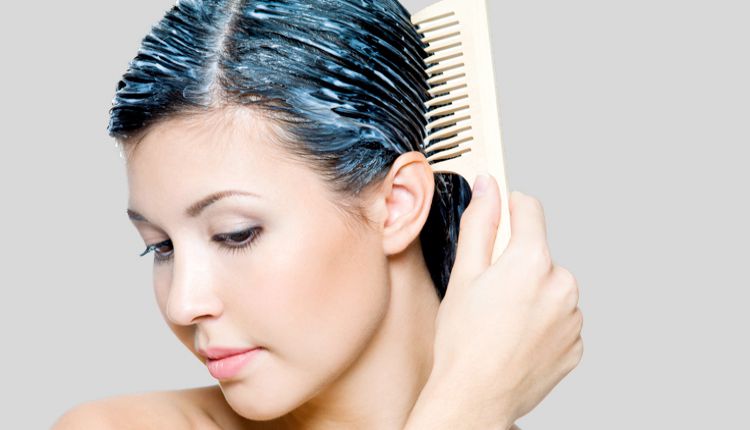 Tiếp xúc nhiều hóa chất cũng là nguyên nhân sinh ra gàu mảng Tiếp xúc nhiều hóa chất cũng là nguyên nhân sinh ra gàu mảng