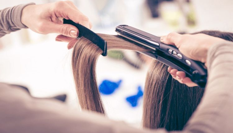 Mái tóc thẳng còn giúp bạn che đi những khuyết điểm trên khuôn mặt Mái tóc thẳng còn giúp bạn che đi những khuyết điểm trên khuôn mặt