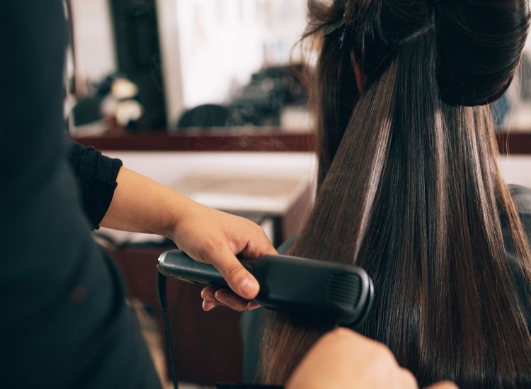 Ép tóc thẳng giá bao nhiêu là câu hỏi được rất nhiều chị em phái nữ quan tâm Ép tóc thẳng giá bao nhiêu là câu hỏi được rất nhiều chị em phái nữ quan tâm