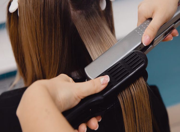 Đặc biệt sau khi ép tóc thẳng bạn cần hết sức lưu ý để có mái tóc đẹp Đặc biệt sau khi ép tóc thẳng bạn cần hết sức lưu ý để có mái tóc đẹp