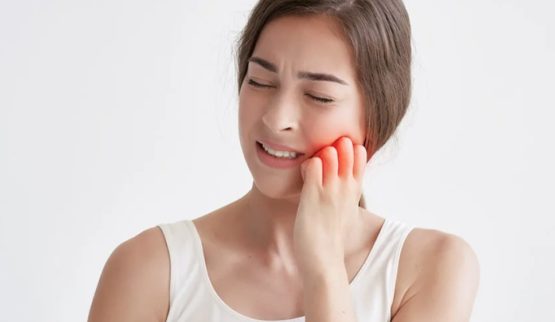 Nguyên nhân và cách khắc phục bọc răng sứ bị đau nhức